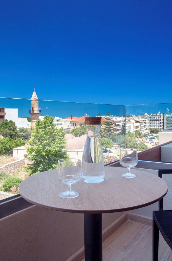 The City Hotel & Suites 1