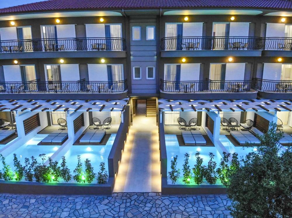 Royal Hotel and Suites 1