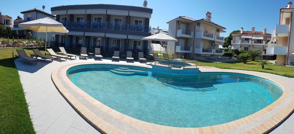 Finikas Garden Beach Resort Nikiti 1