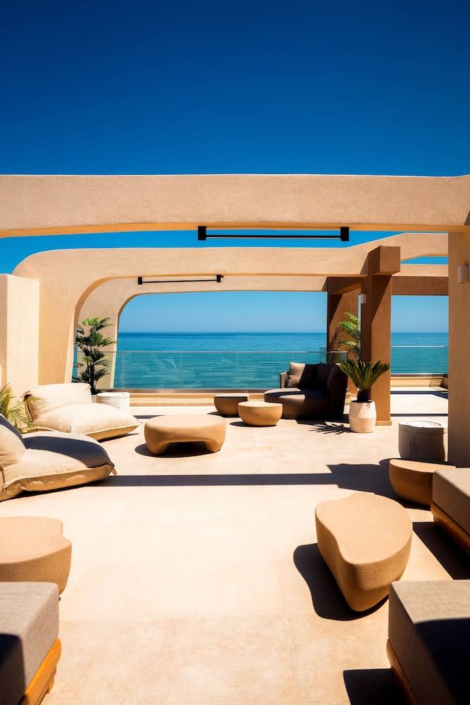 Batis Aero Beachfront Wellbeing Hotel 1