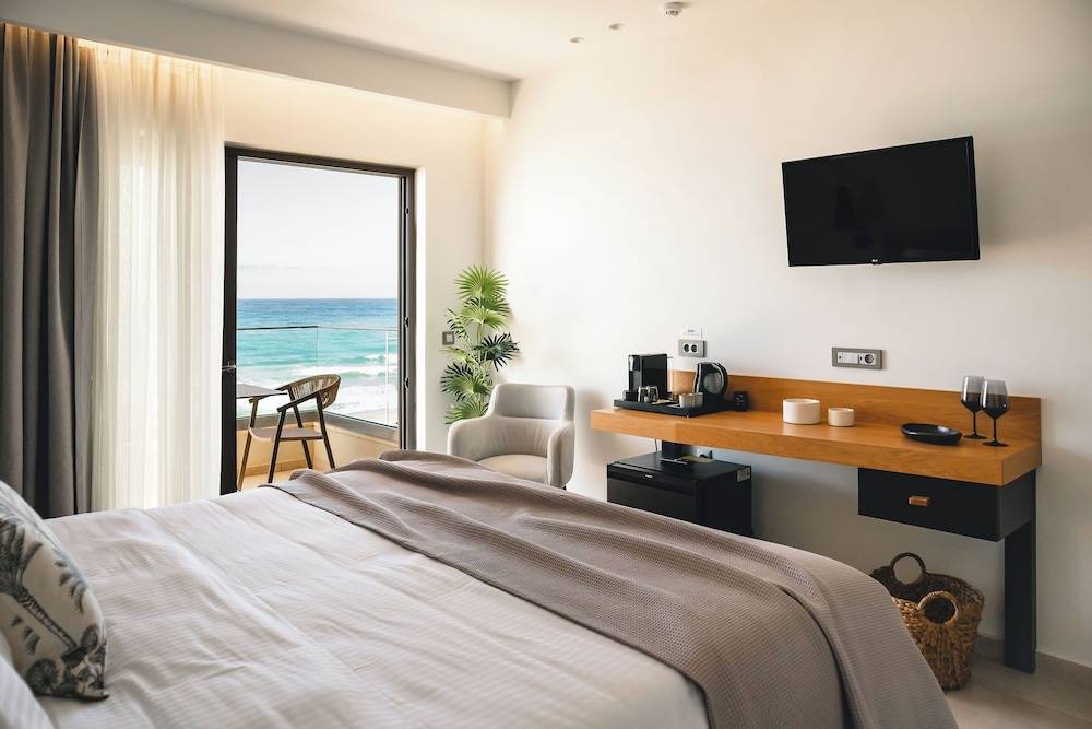 Batis Aero Beachfront Wellbeing Hotel 2