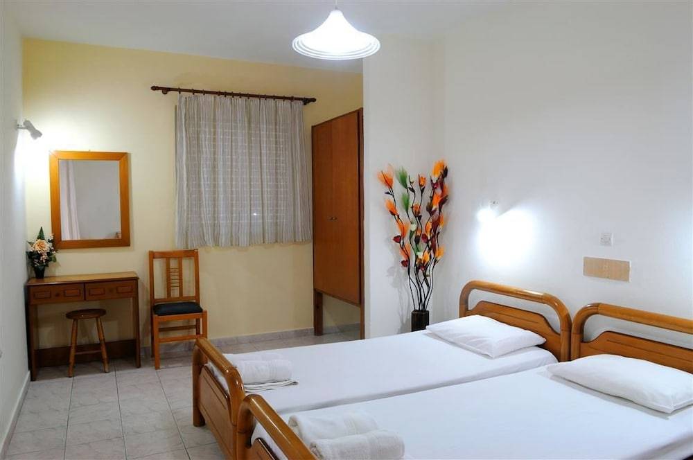 Nikos 2 Studios & Apartments 2