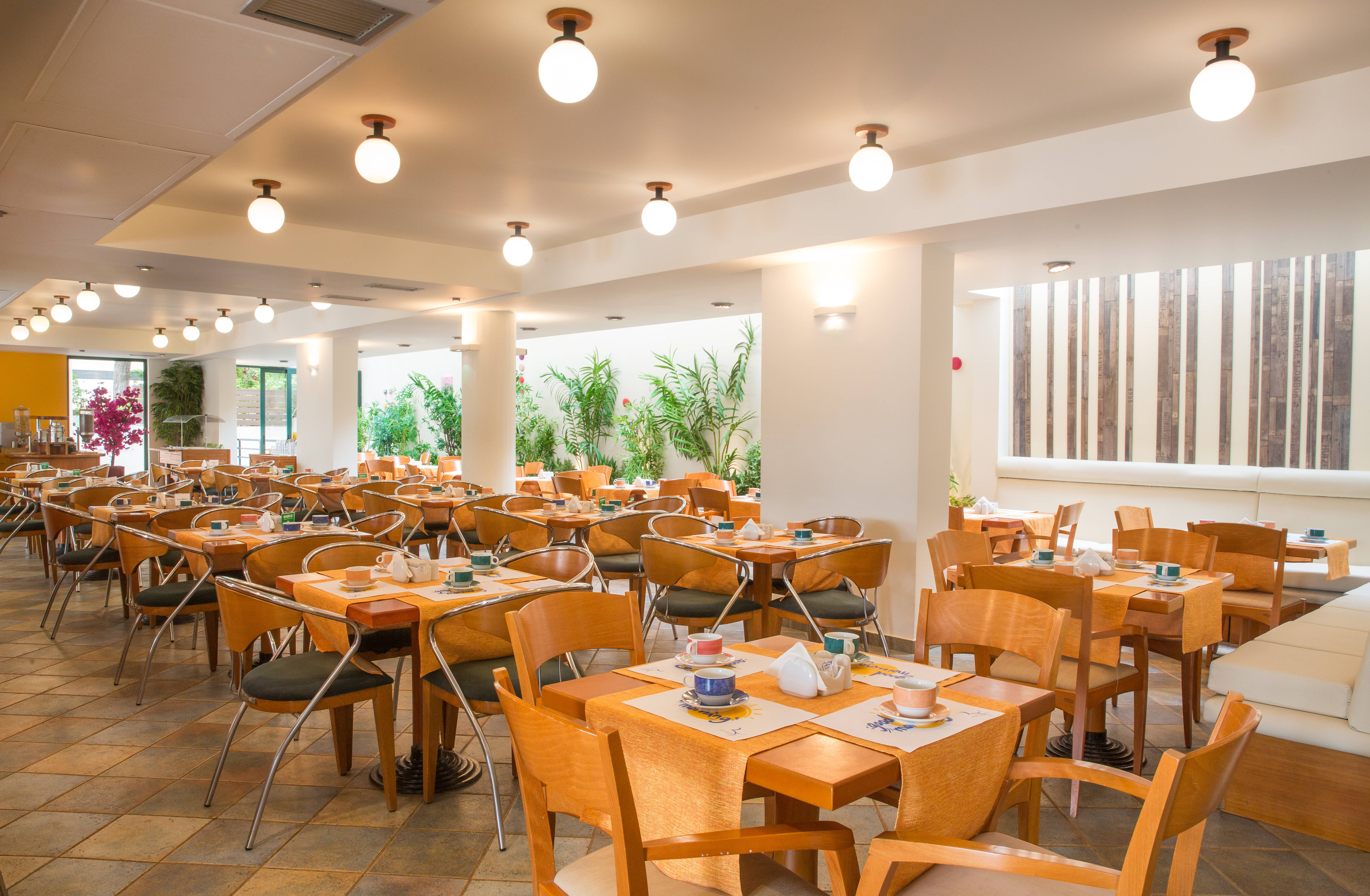 Flisvos Royal Hotel & Suites 2