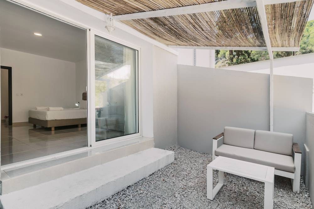 Bamboo Suites Hotel - Adults Only 2