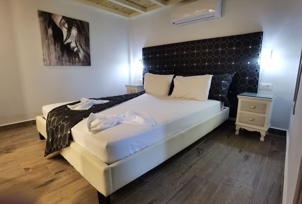 Vlycha Beach Apartments 1