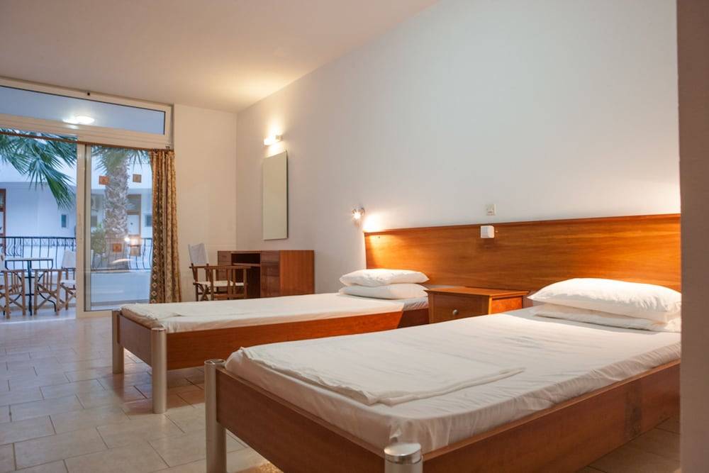 Coliseum Studios & Apartments 2