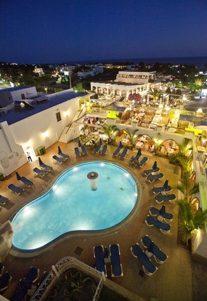 Pefkos Beach Studios & Apartments 1