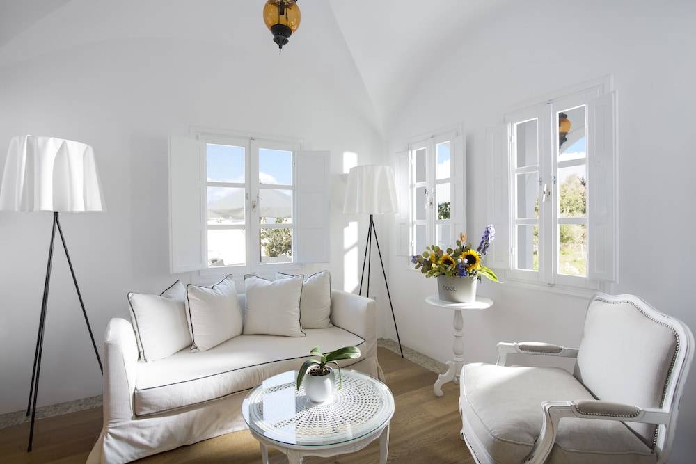 Katikies Santorini - Gea House - The Leading Hotels Of The World 2