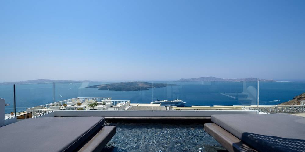 Nefeles Luxury Suites 1