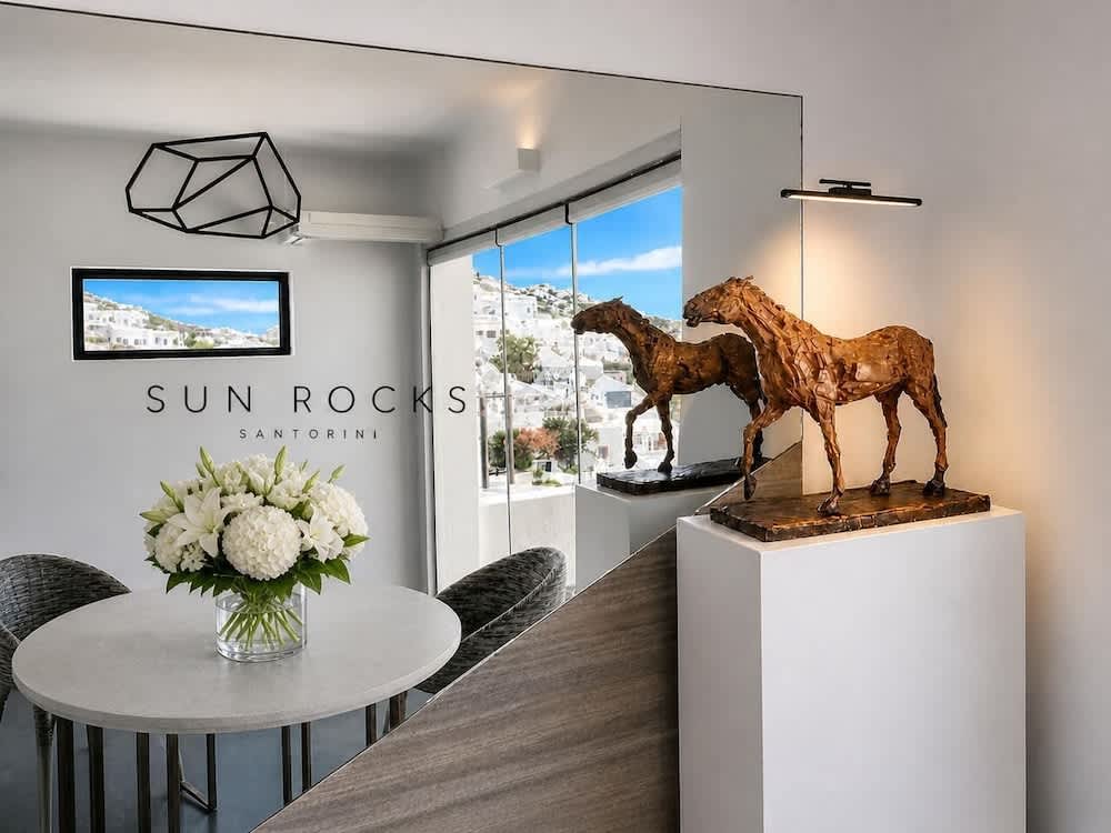 Sun Rocks Boutique Hotel - Caldera View Suites & Sunset Dining Experience 2