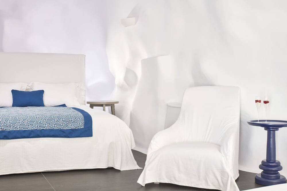 Katikies Chromata Santorini - The Leading Hotels of the World 1