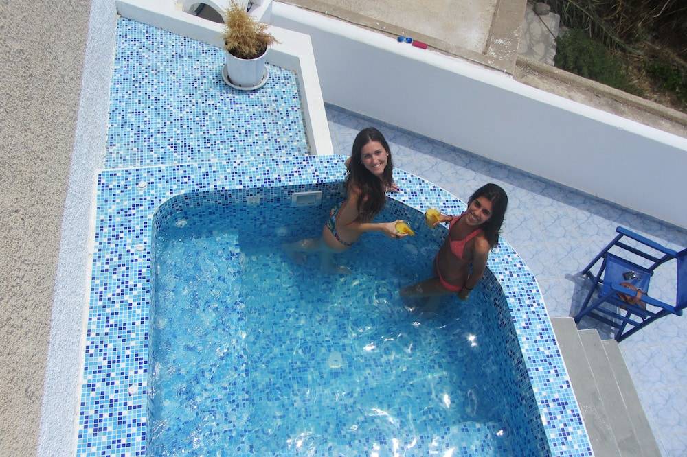 Roula Villa Studios & Apartments 2