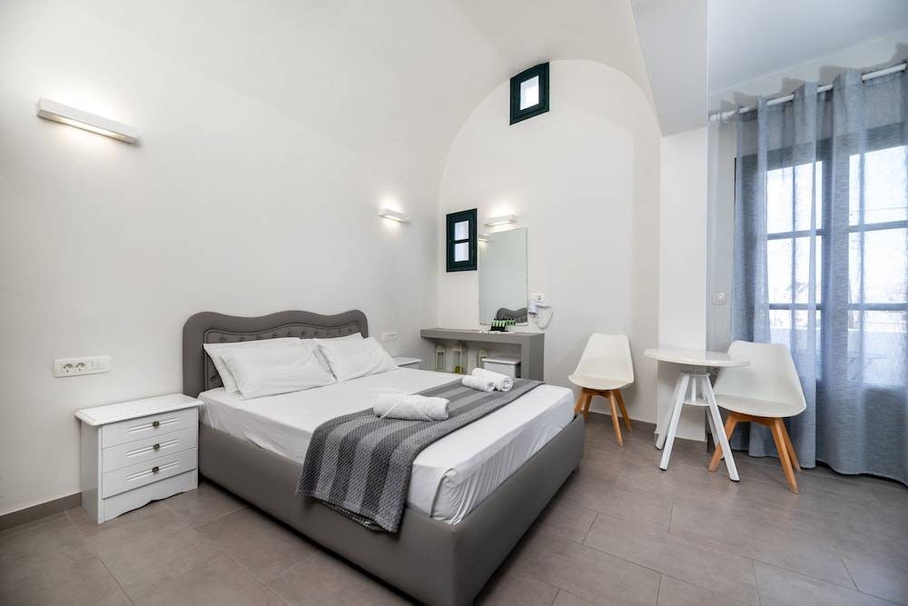 Villa Anemomilos Perissa 2