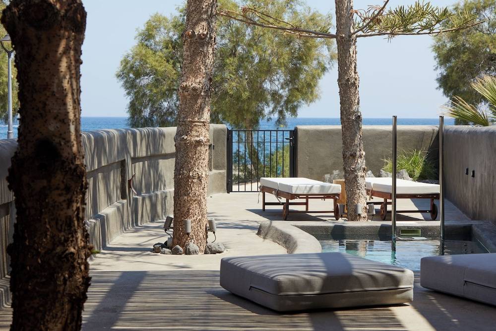 Oscar Beachfront Suites - Adults Only 2