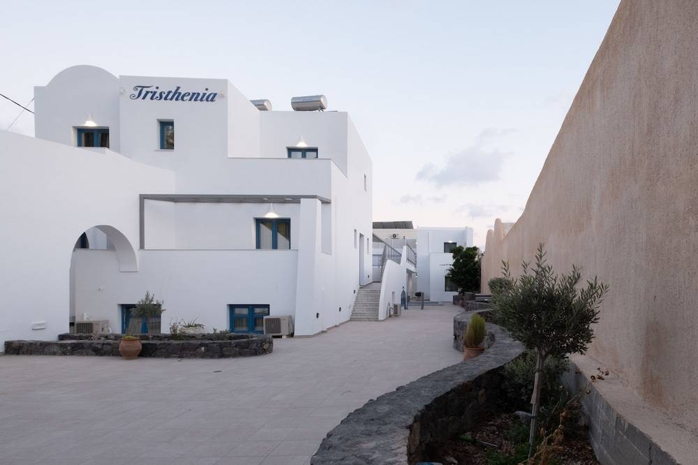 Tristhenia 2