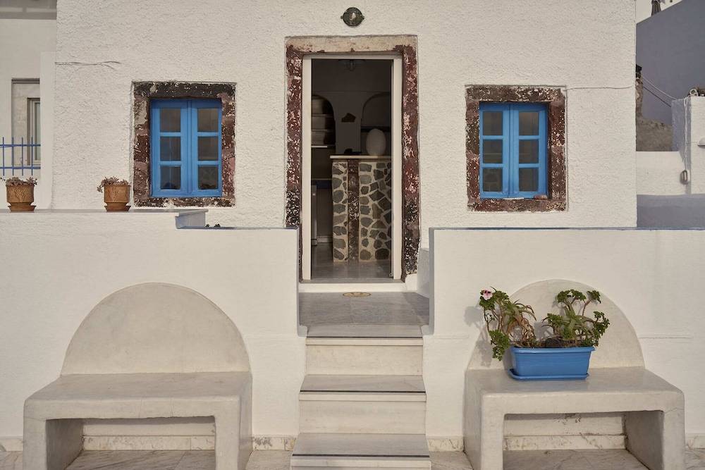 Amphitheater Cave Houses 2