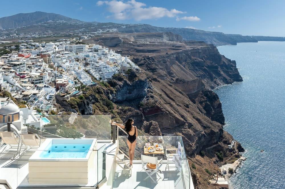 Mythical Blue Luxury Suites 1