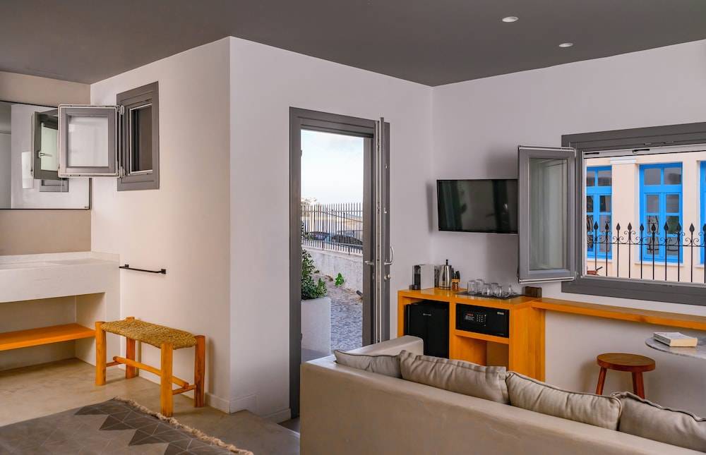 Lemon Suites Santorini 2