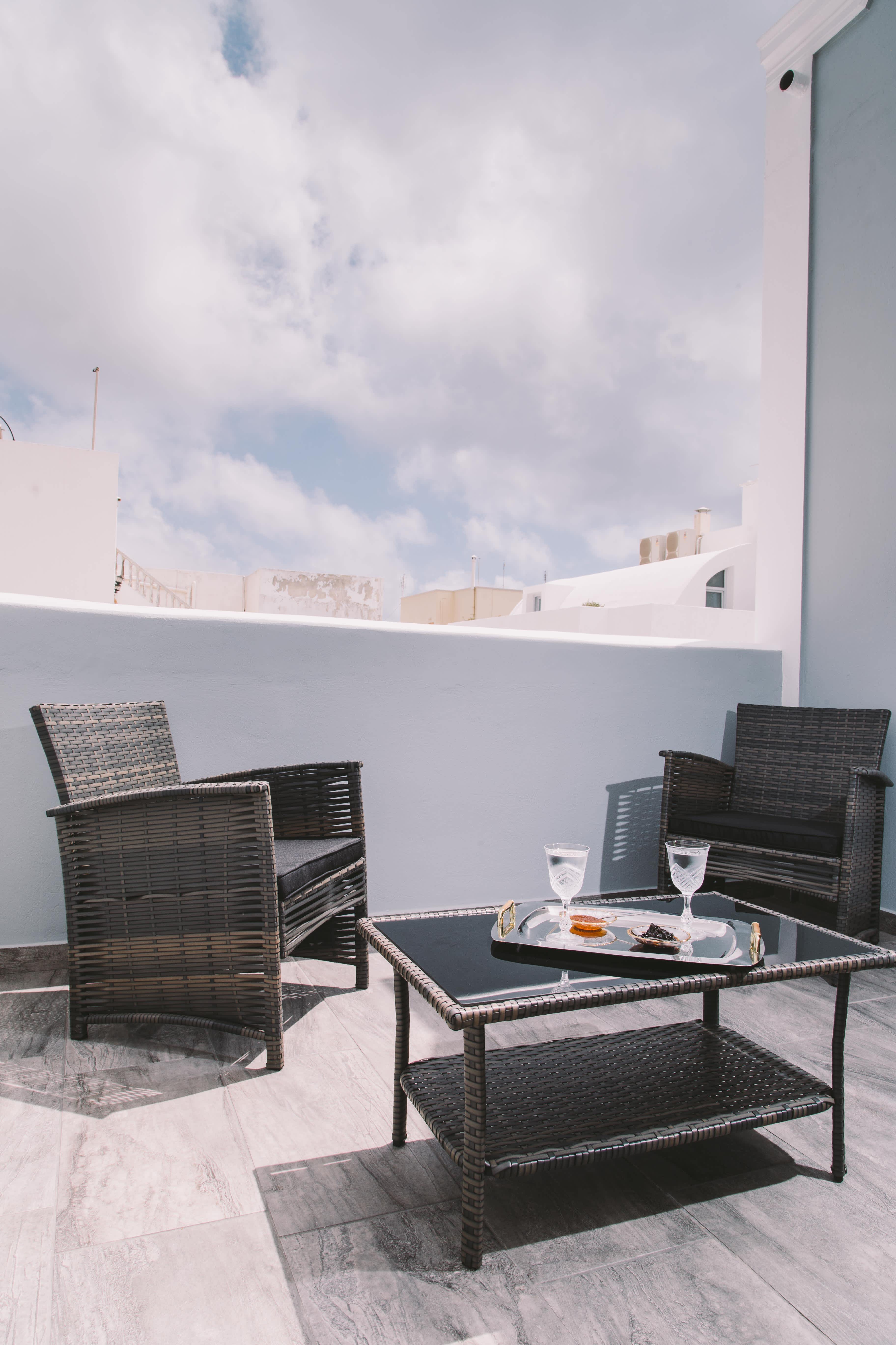 Oasis Suites Fira 2