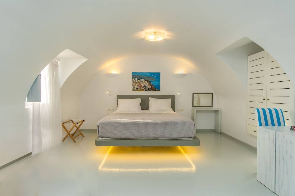 Central Fira Suites 1