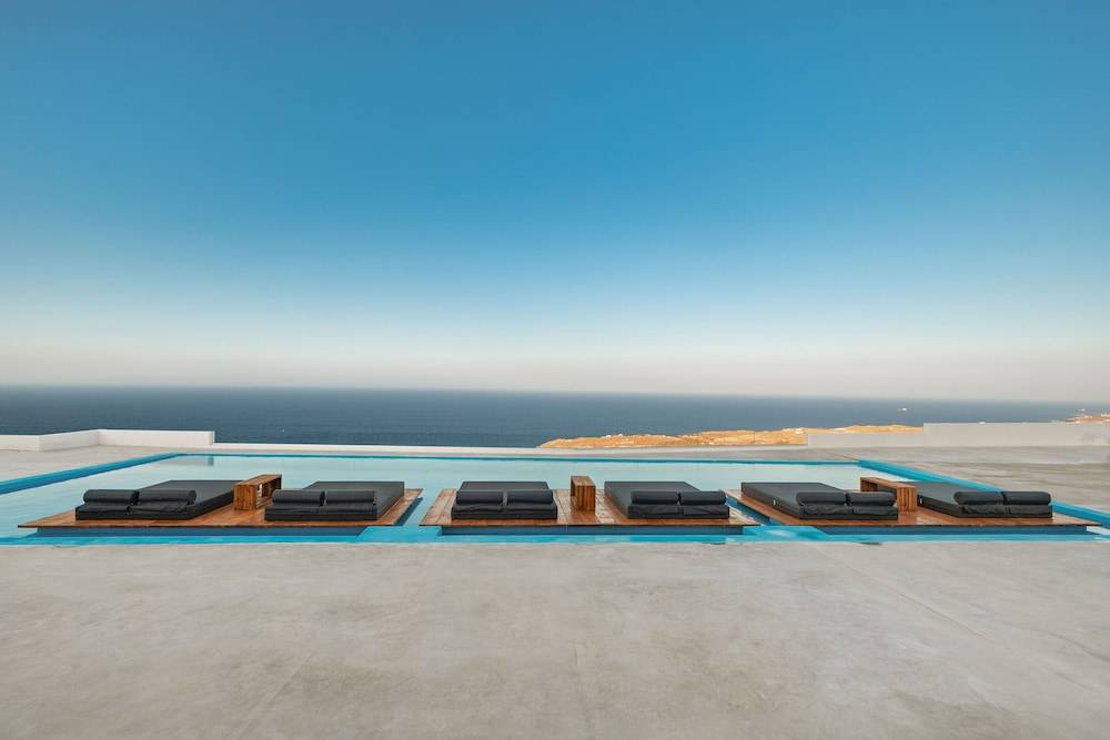 Oyster Luxury Suites 1