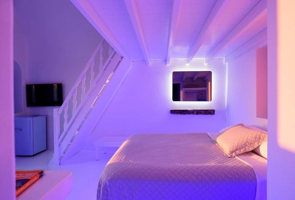 Abyssanto Suites and Spa 2