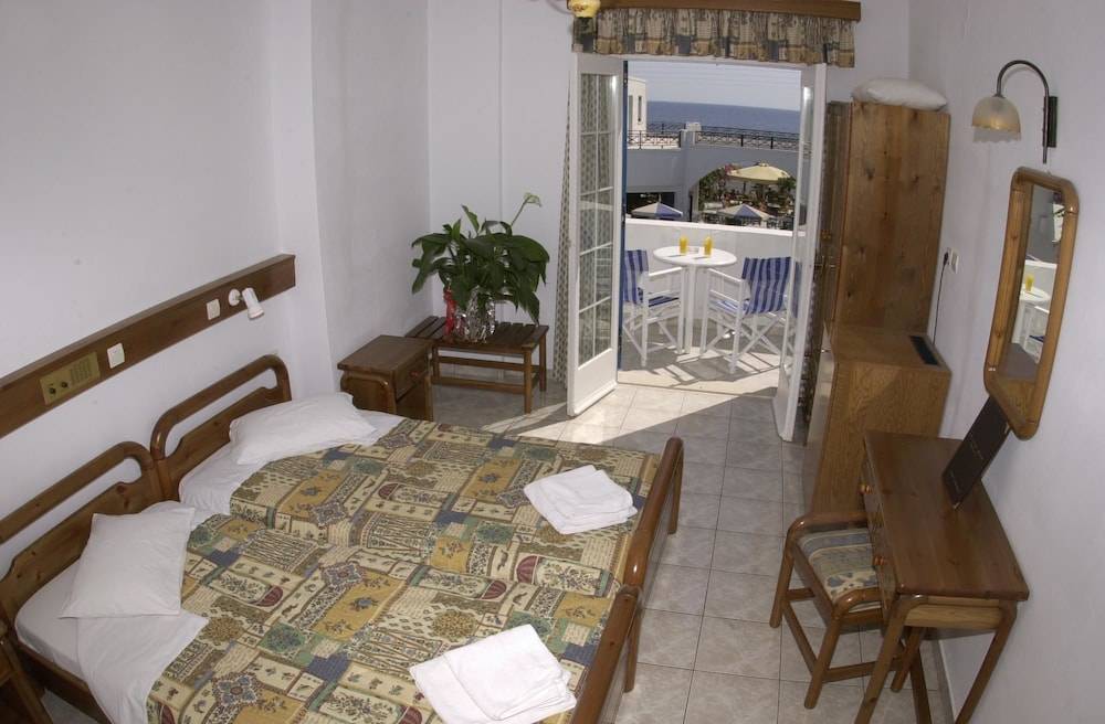 Levante Beach Hotel 2