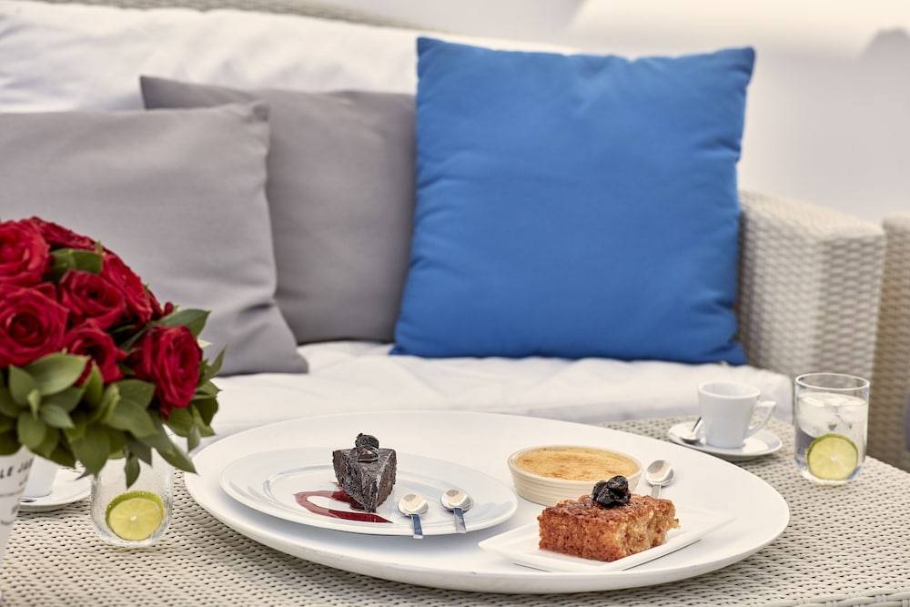 Alti Santorini Luxury Suites 2
