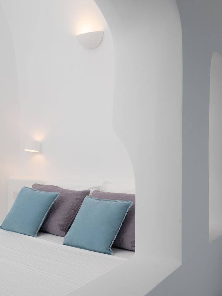 Oia Spirit Studios by Mary D Nomikou 2