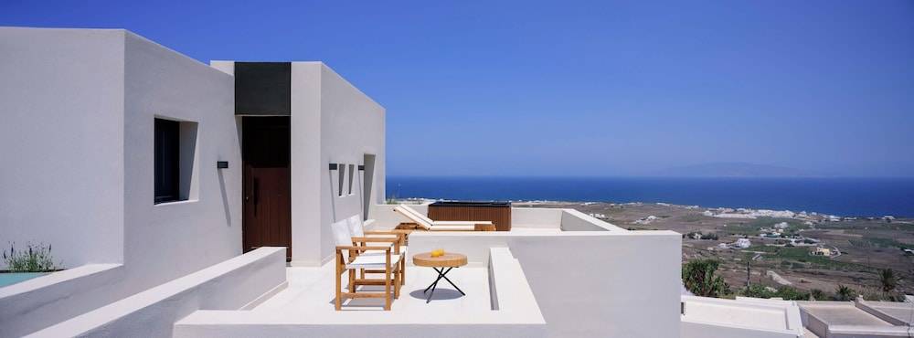 Ryolithos Suites 1
