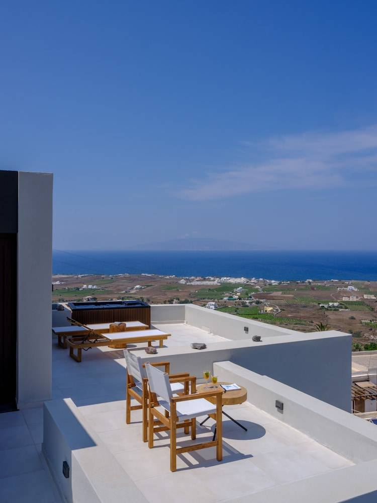 Ryolithos Suites 2