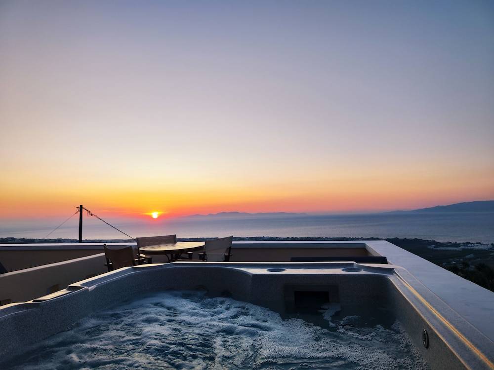 Panorama Oia Apartments 1