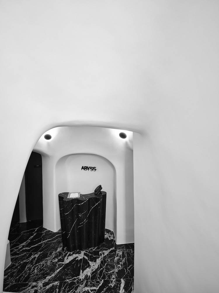 Abyss Santorini 2
