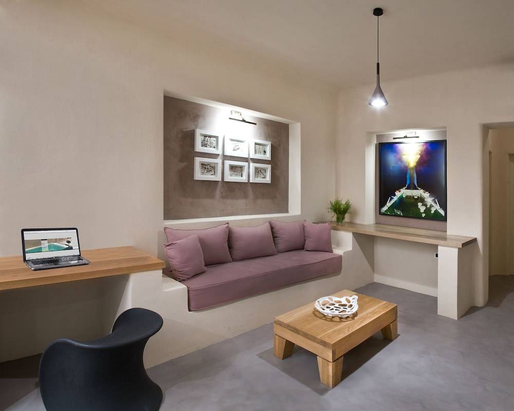 Voreina Gallery Suites 2