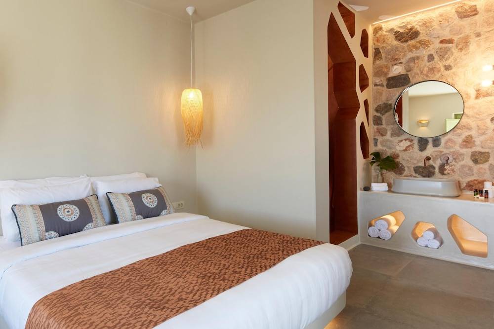 Aeon Suites - Adults Only by Mr and Mrs White 1