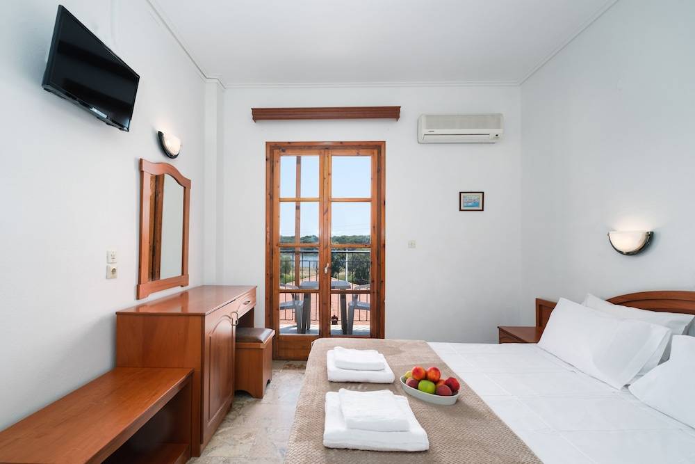 Koukounaries Beach Hotel 1