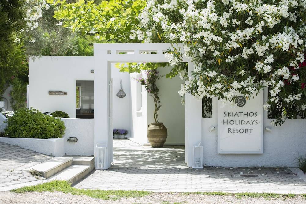 Skiathos Holidays Suites & Villas 1