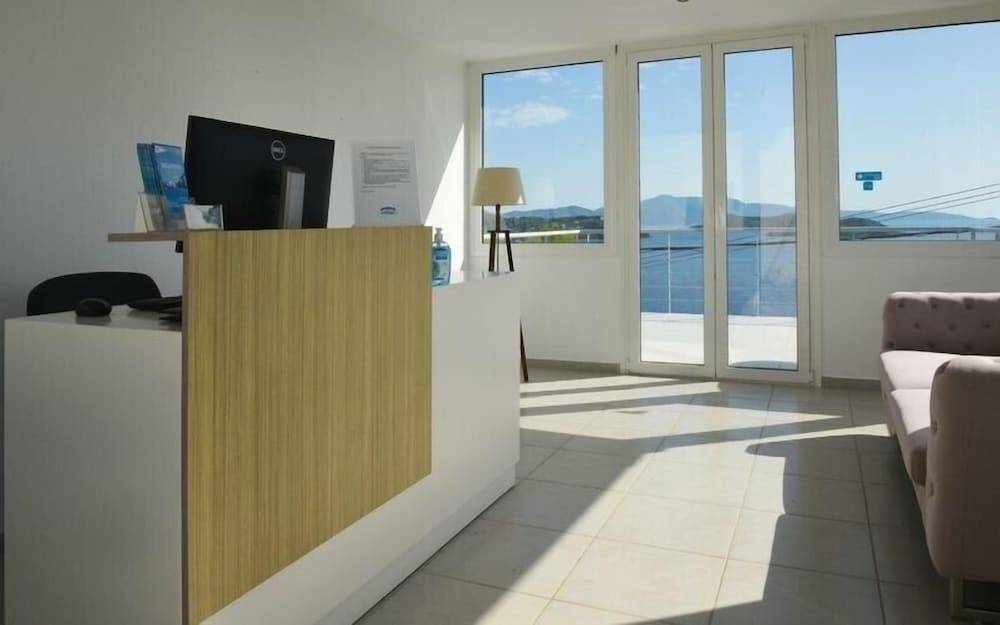 Fiorella Sea View 2