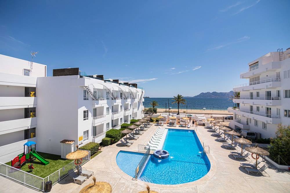 Cabot Hobby Club Apartments 1