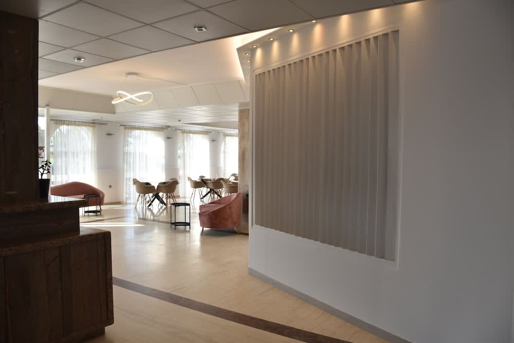 California Beach Hotel - Adults Only 2
