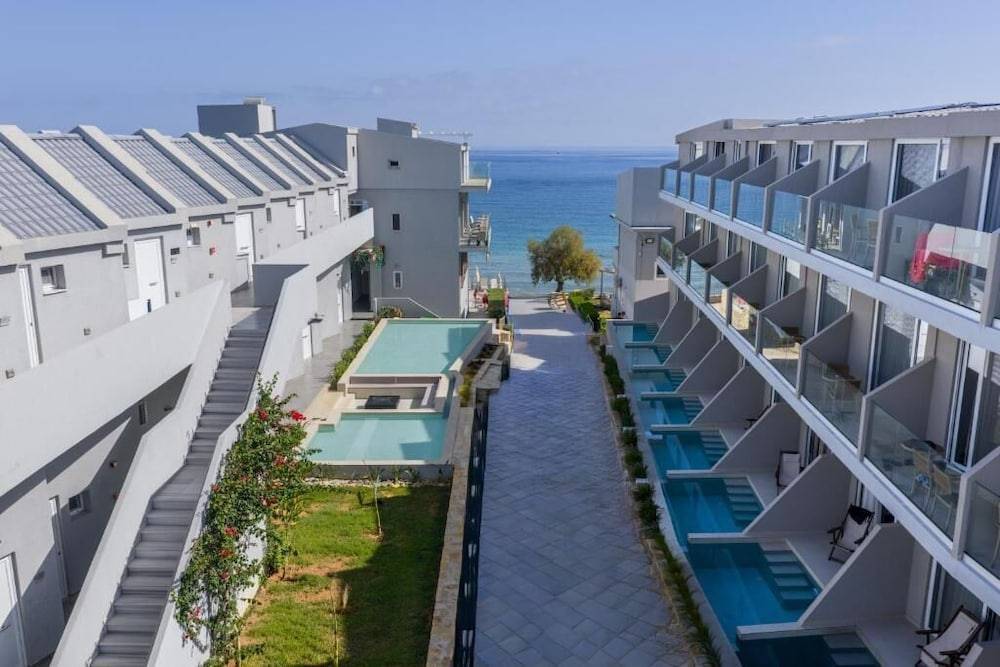 Golden Coast Suites 1