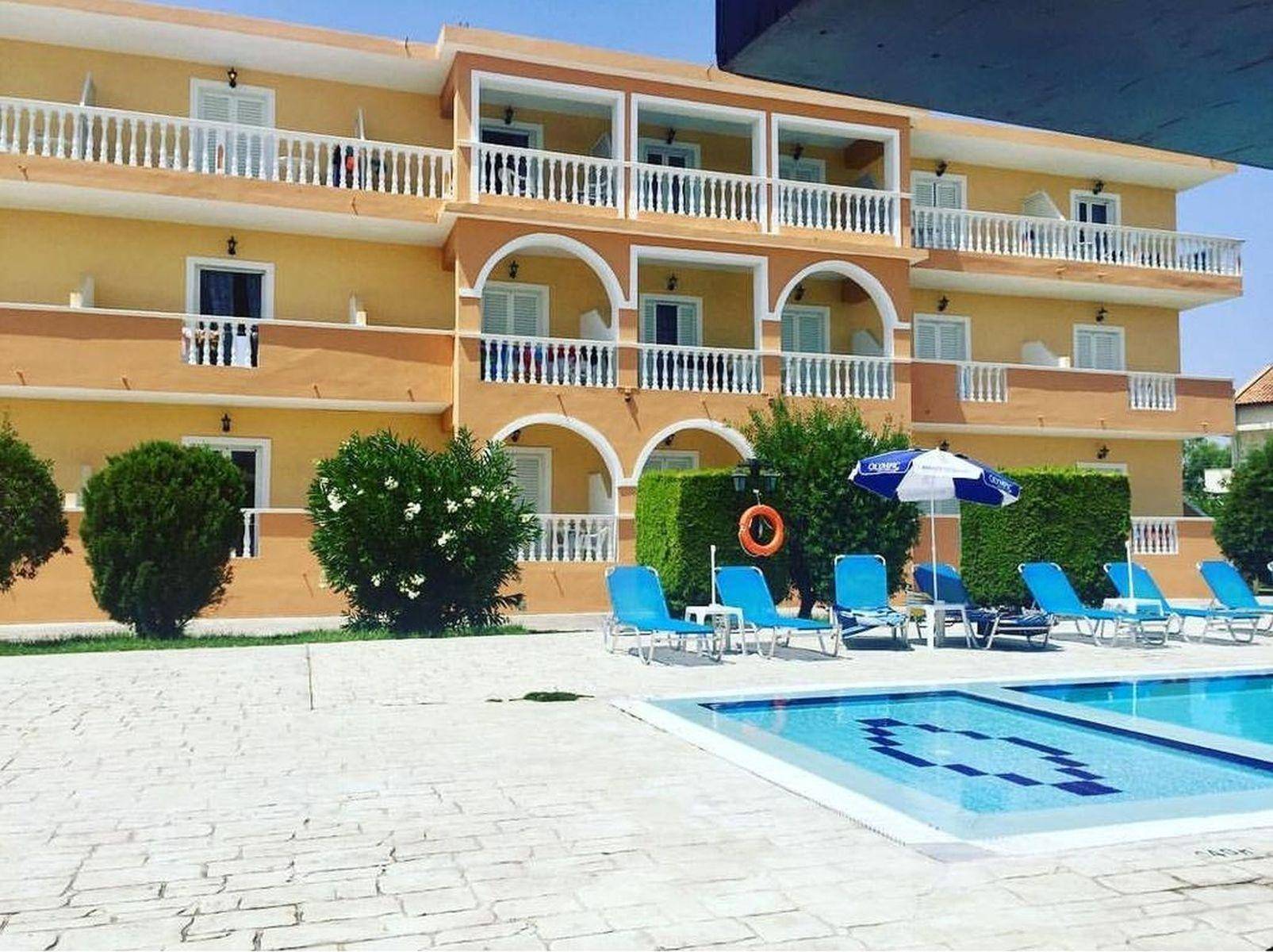 Derekas studios & apartments 1