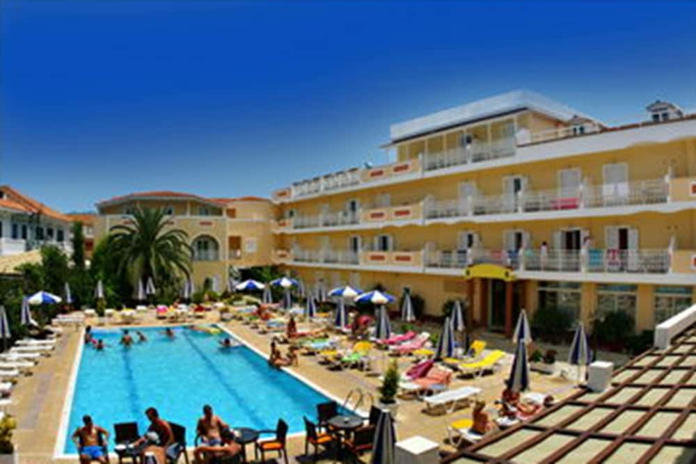 Ionis Art Hotel 1