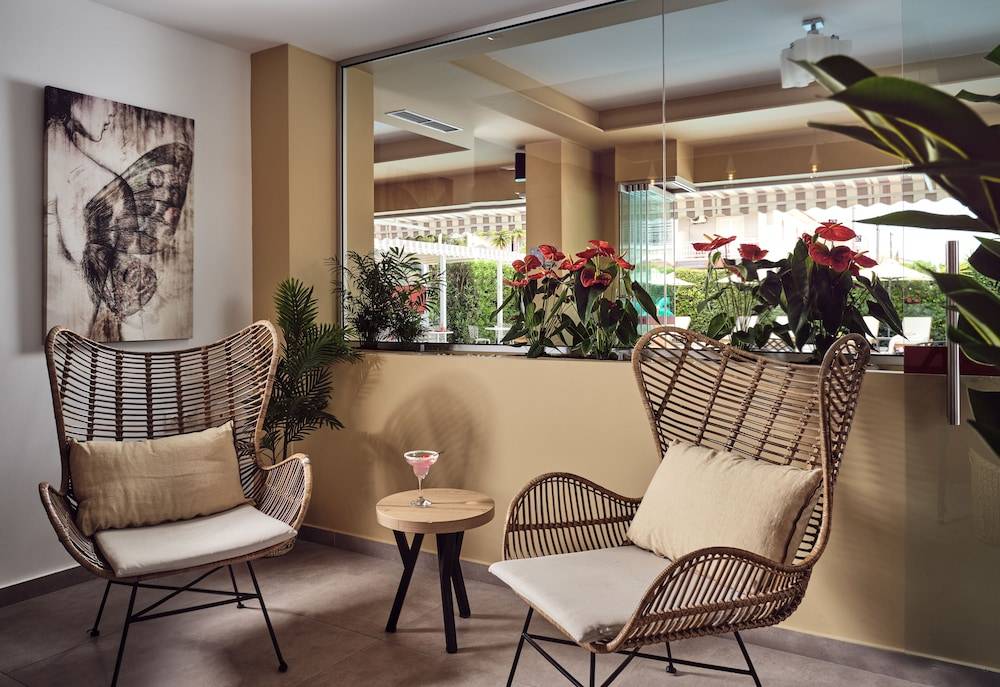 Cactus Hotel 2