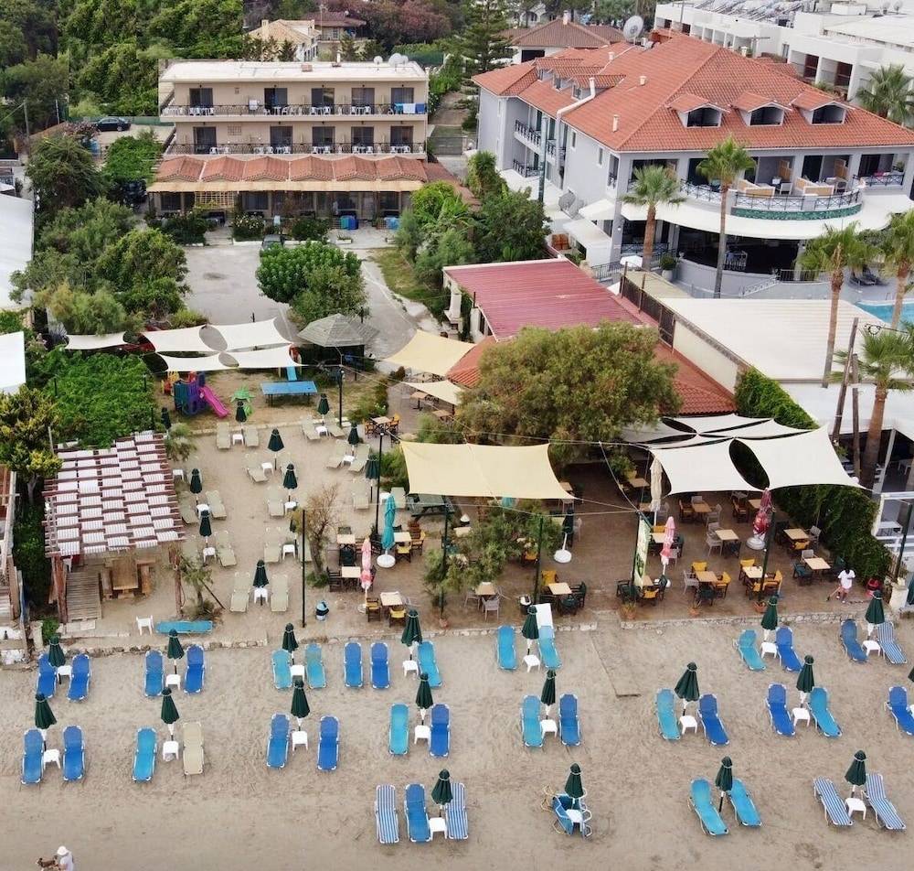 Anetis Beach Hotel 1