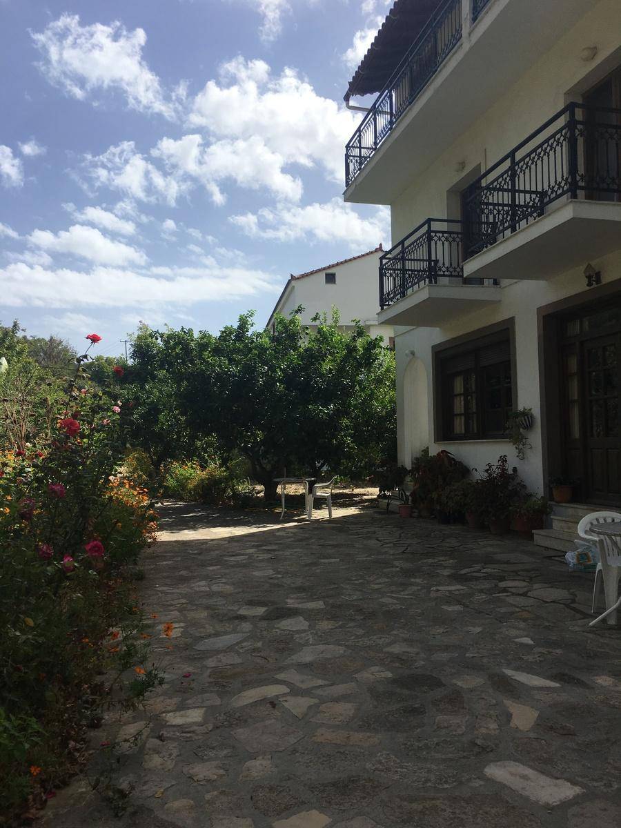ALEKOS PENSION 1
