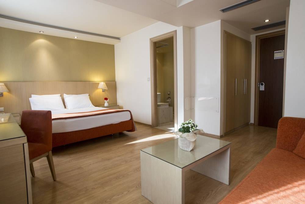 Davitel - Tobacco Hotel 1