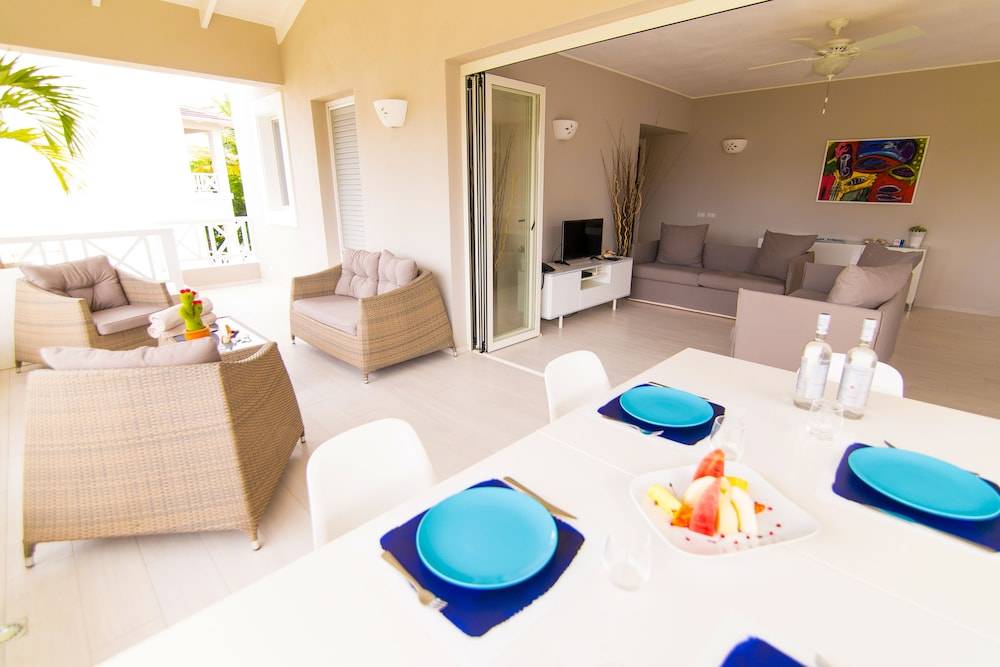 TRACADERO Beach Club & Holidays Rentals 2