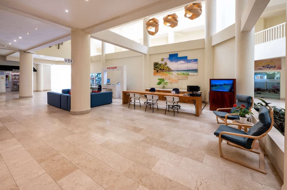 Viva Tangerine by Wyndham, A Trademark All Inclusive 2