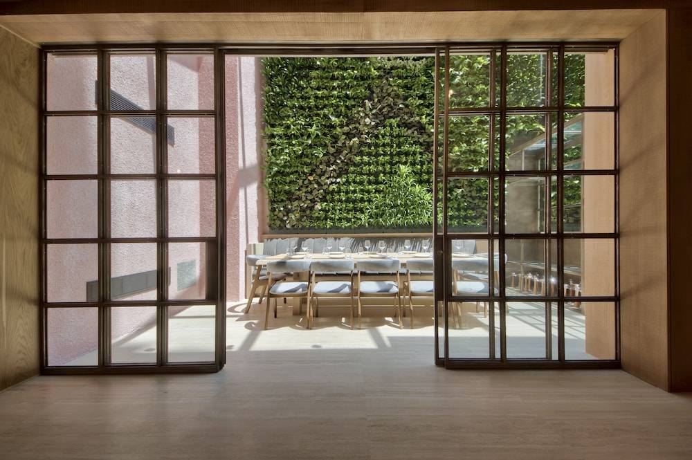 Land's End, Boutique Hotel 2
